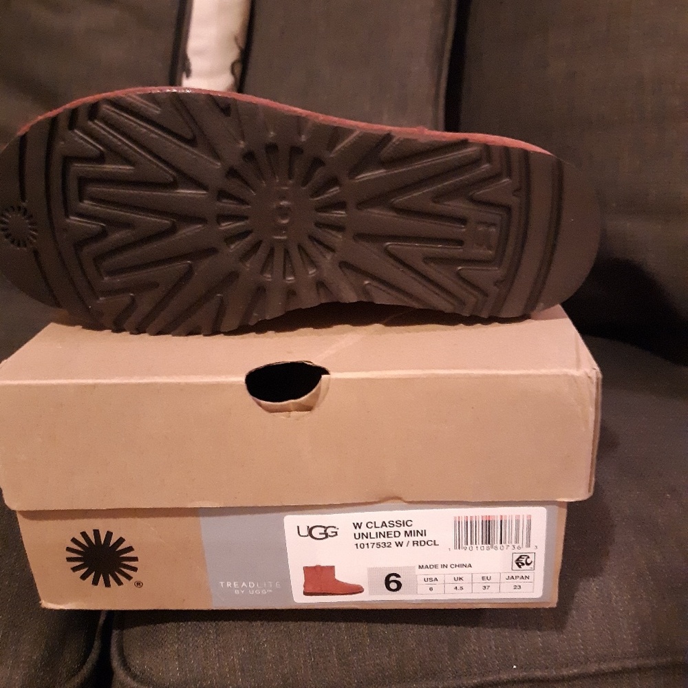 Uggs Boot - Picture 3 of 3